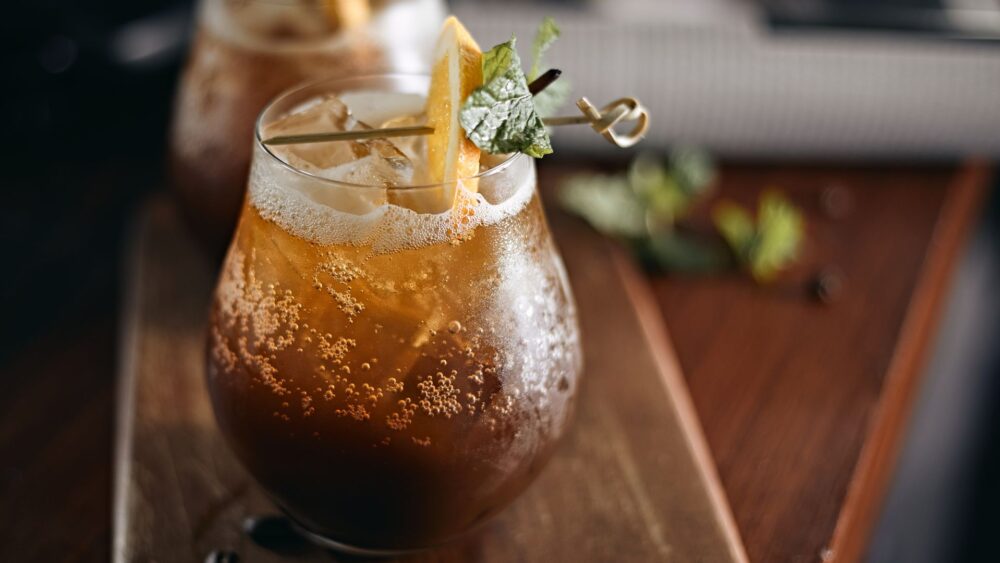 Espresso tonic – orzeźwiające połączenie kawy i cytrusów, które musisz spróbować